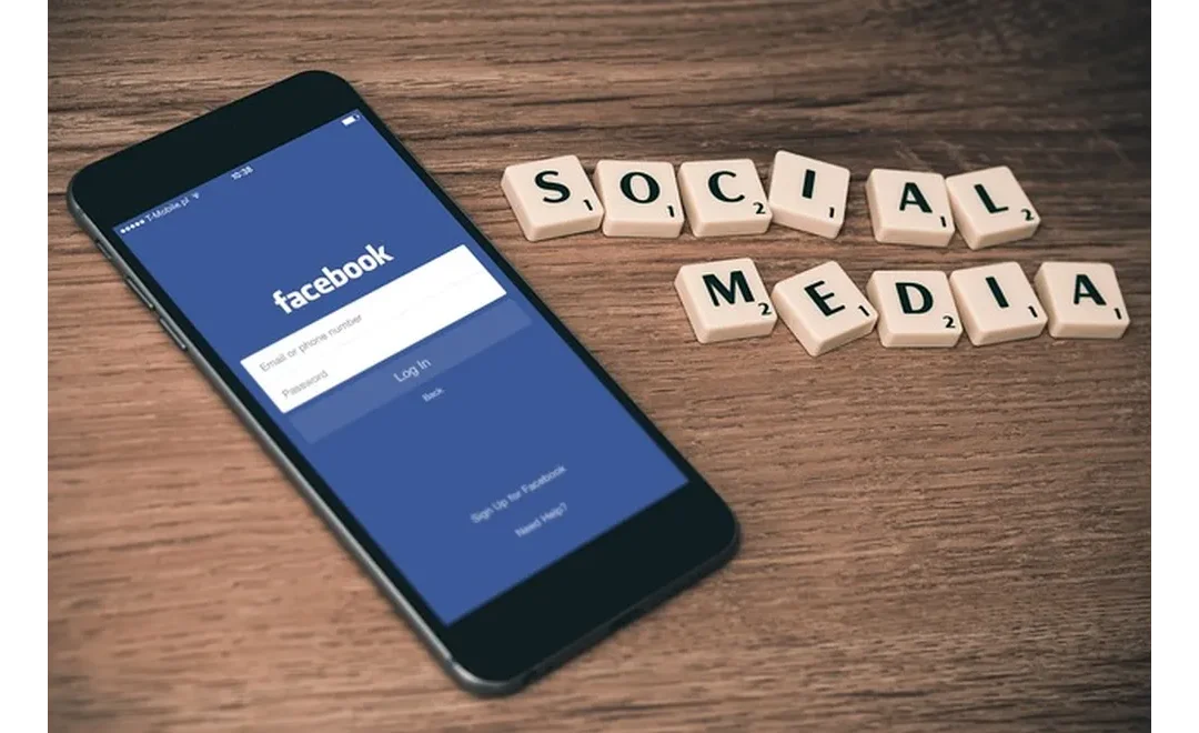 Facebook Feedback Frenzy: Turning Social Chatter into Success!