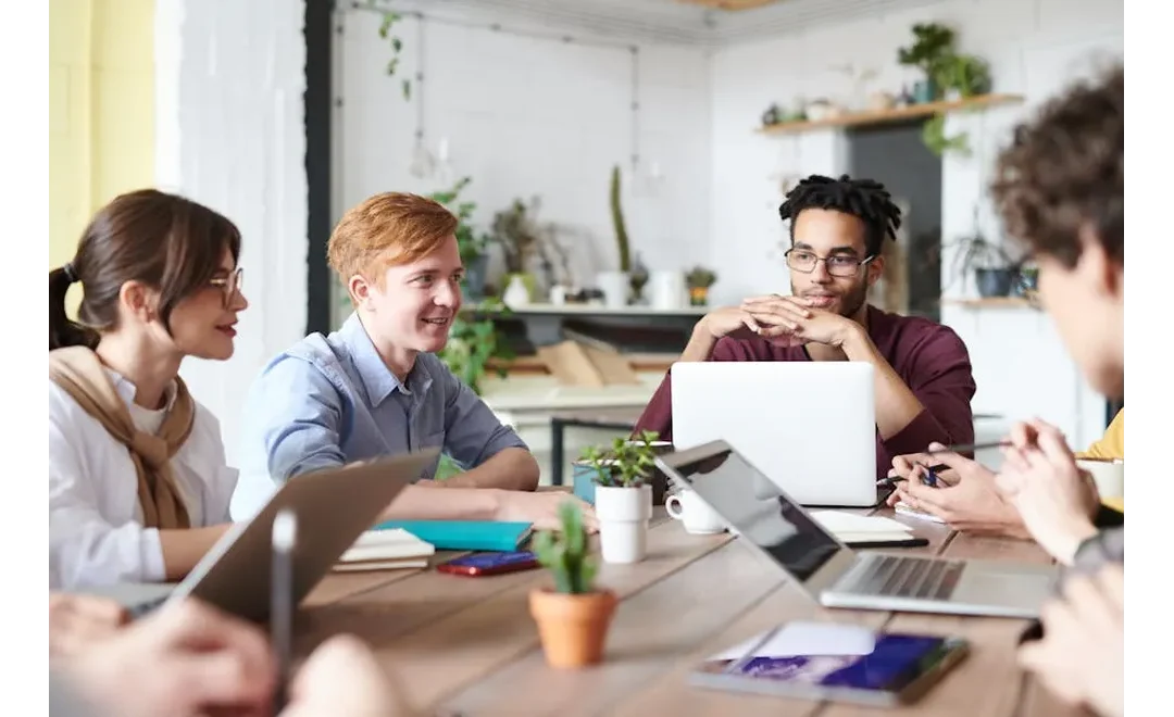 LinkedIn Gold: Mining Groups for Hyper-Personalised Content