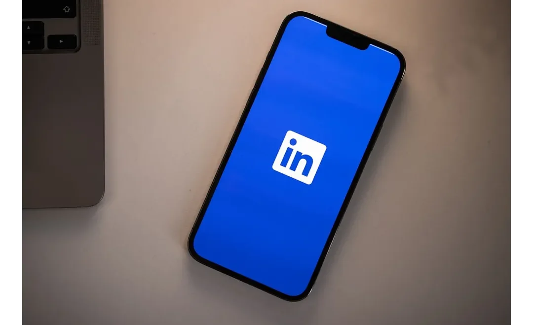 LinkedIn Gold: From Group Lurker to Business Builder